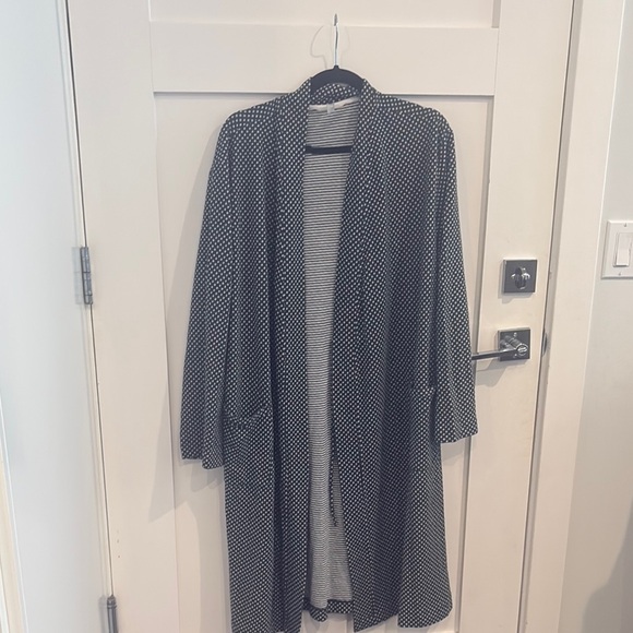 Elegant Brown and White Robe - Picture 1 of 3